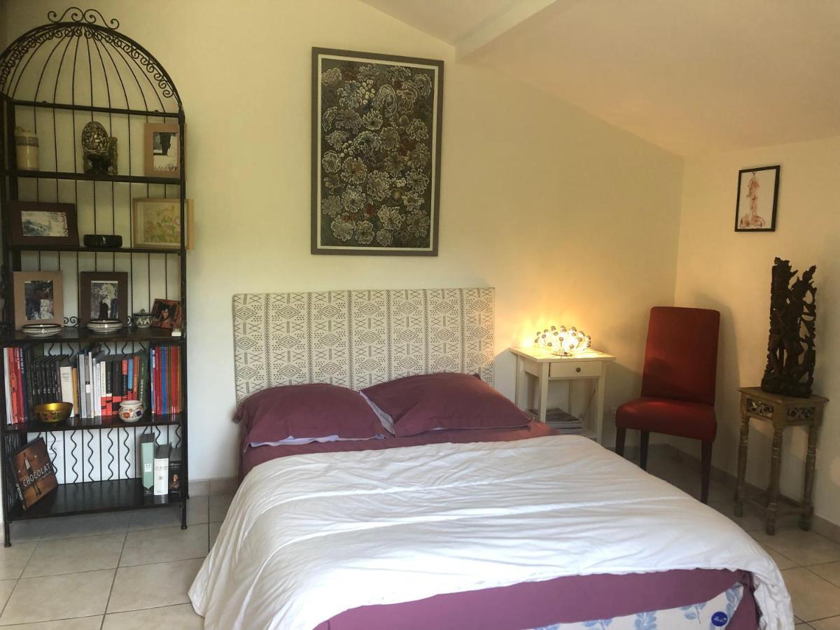 Les Dames Noires Homestay Montauban